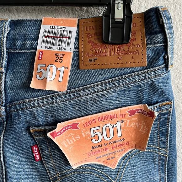 NWT Levi's Women's 501 Denim Jean Shorts Size 25 Style CW-4217 - Picture 8 of 10